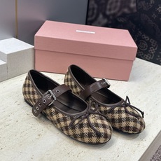 Miumiu 2026秋冬新款芭蕾舞女鞋 缪缪字母logo五金扣平底圆头拼色玛丽珍乐福单鞋 材质鞋面进口环保透气毛呢布/ Miumiu 2026秋冬新款芭蕾舞女鞋 缪缪字母logo五金扣平底圆头拼色玛丽珍乐福单鞋 材质鞋面进口环保透气毛呢布/