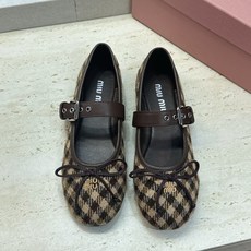 Miumiu 2026秋冬新款芭蕾舞女鞋 缪缪字母logo五金扣平底圆头拼色玛丽珍乐福单鞋 材质鞋面进口环保透气毛呢布/ Miumiu 2026秋冬新款芭蕾舞女鞋 缪缪字母logo五金扣平底圆头拼色玛丽珍乐福单鞋 材质鞋面进口环保透气毛呢布/