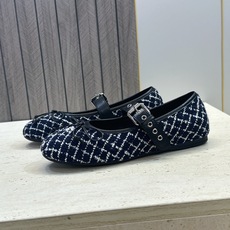 Miumiu 2026秋冬新款芭蕾舞女鞋 缪缪字母logo五金扣平底圆头拼色玛丽珍乐福单鞋 材质鞋面进口环保透气毛呢布/ Miumiu 2026秋冬新款芭蕾舞女鞋 缪缪字母logo五金扣平底圆头拼色玛丽珍乐福单鞋 材质鞋面进口环保透气毛呢布/