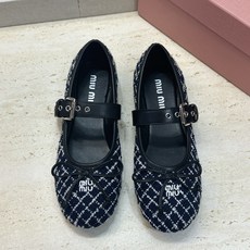 Miumiu 2026秋冬新款芭蕾舞女鞋 缪缪字母logo五金扣平底圆头拼色玛丽珍乐福单鞋 材质鞋面进口环保透气毛呢布/ Miumiu 2026秋冬新款芭蕾舞女鞋 缪缪字母logo五金扣平底圆头拼色玛丽珍乐福单鞋 材质鞋面进口环保透气毛呢布/