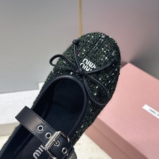 Miumiu 2026秋冬新款芭蕾舞女鞋 缪缪字母logo五金扣平底圆头拼色玛丽珍乐福单鞋 材质鞋面进口环保透气毛呢布/ Miumiu 2026秋冬新款芭蕾舞女鞋 缪缪字母logo五金扣平底圆头拼色玛丽珍乐福单鞋 材质鞋面进口环保透气毛呢布/