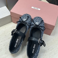 Miumiu 2026秋冬新款芭蕾舞女鞋 缪缪字母logo五金扣平底圆头拼色玛丽珍乐福单鞋 材质鞋面进口环保透气毛呢布/ Miumiu 2026秋冬新款芭蕾舞女鞋 缪缪字母logo五金扣平底圆头拼色玛丽珍乐福单鞋 材质鞋面进口环保透气毛呢布/