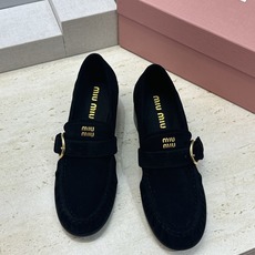 Miumiu 2026秋冬新款时尚粗跟女鞋 缪缪字母logo五金扣低跟圆头玛丽珍乐福单鞋 材质鞋面进口开边珠牛皮+水染羊 Miumiu 2026秋冬新款时尚粗跟女鞋 缪缪字母logo五金扣低跟圆头玛丽珍乐福单鞋 材质鞋面进口开边珠牛皮+水染羊