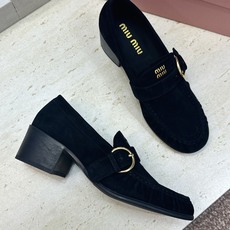 Miumiu 2026秋冬新款时尚粗跟女鞋 缪缪字母logo五金扣低跟圆头玛丽珍乐福单鞋 材质鞋面进口开边珠牛皮+水染羊 Miumiu 2026秋冬新款时尚粗跟女鞋 缪缪字母logo五金扣低跟圆头玛丽珍乐福单鞋 材质鞋面进口开边珠牛皮+水染羊