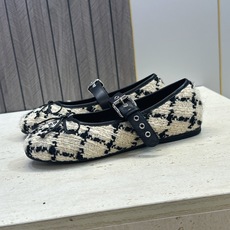 Miumiu 2026秋冬新款芭蕾舞女鞋 缪缪字母logo五金扣平底圆头拼色玛丽珍乐福单鞋 材质鞋面进口环保透气毛呢布/ Miumiu 2026秋冬新款芭蕾舞女鞋 缪缪字母logo五金扣平底圆头拼色玛丽珍乐福单鞋 材质鞋面进口环保透气毛呢布/