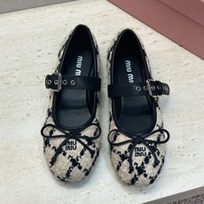 Miumiu 2026秋冬新款芭蕾舞女鞋 缪缪字母logo五金扣平底圆头拼色玛丽珍乐福单鞋 材质鞋面进口环保透气毛呢布/ Miumiu 2026秋冬新款芭蕾舞女鞋 缪缪字母logo五金扣平底圆头拼色玛丽珍乐福单鞋 材质鞋面进口环保透气毛呢布/