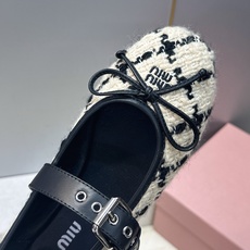 Miumiu 2026秋冬新款芭蕾舞女鞋 缪缪字母logo五金扣平底圆头拼色玛丽珍乐福单鞋 材质鞋面进口环保透气毛呢布/ Miumiu 2026秋冬新款芭蕾舞女鞋 缪缪字母logo五金扣平底圆头拼色玛丽珍乐福单鞋 材质鞋面进口环保透气毛呢布/
