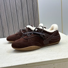 Miumiu 2026秋冬新款羊羔毛系带休闲运动女鞋 缪缪明星同款字母logo平底圆头拼色防寒保暖阿甘徳训鞋 材质鞋面进 Miumiu 2026秋冬新款羊羔毛系带休闲运动女鞋 缪缪明星同款字母logo平底圆头拼色防寒保暖阿甘徳训鞋 材质鞋面进