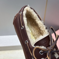 Miumiu 2026秋冬新款蝴蝶结羊羔毛休闲女鞋 缪缪字母logo平底系带圆头防寒保暖乐福鞋 材质鞋面进口小牛皮/进口 Miumiu 2026秋冬新款蝴蝶结羊羔毛休闲女鞋 缪缪字母logo平底系带圆头防寒保暖乐福鞋 材质鞋面进口小牛皮/进口