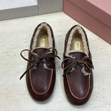 Miumiu 2026秋冬新款蝴蝶结羊羔毛休闲女鞋 缪缪字母logo平底系带圆头防寒保暖乐福鞋 材质鞋面进口小牛皮/进口 Miumiu 2026秋冬新款蝴蝶结羊羔毛休闲女鞋 缪缪字母logo平底系带圆头防寒保暖乐福鞋 材质鞋面进口小牛皮/进口