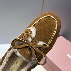 Miumiu 2026秋冬新款蝴蝶结羊羔毛休闲女鞋 缪缪字母logo平底系带圆头防寒保暖乐福鞋 材质鞋面进口小牛皮/进口 Miumiu 2026秋冬新款蝴蝶结羊羔毛休闲女鞋 缪缪字母logo平底系带圆头防寒保暖乐福鞋 材质鞋面进口小牛皮/进口