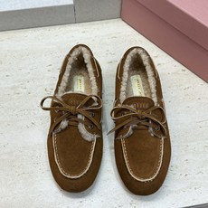 Miumiu 2026秋冬新款蝴蝶结羊羔毛休闲女鞋 缪缪字母logo平底系带圆头防寒保暖乐福鞋 材质鞋面进口小牛皮/进口 Miumiu 2026秋冬新款蝴蝶结羊羔毛休闲女鞋 缪缪字母logo平底系带圆头防寒保暖乐福鞋 材质鞋面进口小牛皮/进口
