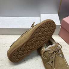 Miumiu 2026秋冬新款蝴蝶结羊羔毛休闲女鞋 缪缪字母logo平底系带圆头防寒保暖乐福鞋 材质鞋面进口小牛皮/进口 Miumiu 2026秋冬新款蝴蝶结羊羔毛休闲女鞋 缪缪字母logo平底系带圆头防寒保暖乐福鞋 材质鞋面进口小牛皮/进口