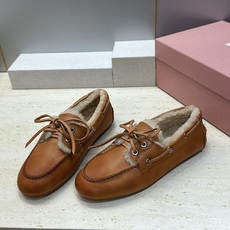 Miumiu 2026秋冬新款蝴蝶结羊羔毛休闲女鞋 缪缪字母logo平底系带圆头防寒保暖乐福鞋 材质鞋面进口小牛皮/进口 Miumiu 2026秋冬新款蝴蝶结羊羔毛休闲女鞋 缪缪字母logo平底系带圆头防寒保暖乐福鞋 材质鞋面进口小牛皮/进口