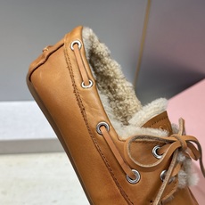 Miumiu 2026秋冬新款蝴蝶结羊羔毛休闲女鞋 缪缪字母logo平底系带圆头防寒保暖乐福鞋 材质鞋面进口小牛皮/进口 Miumiu 2026秋冬新款蝴蝶结羊羔毛休闲女鞋 缪缪字母logo平底系带圆头防寒保暖乐福鞋 材质鞋面进口小牛皮/进口