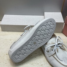 Miumiu 2026秋冬新款蝴蝶结羊羔毛休闲女鞋 缪缪字母logo平底系带圆头防寒保暖乐福鞋 材质鞋面进口小牛皮/进口 Miumiu 2026秋冬新款蝴蝶结羊羔毛休闲女鞋 缪缪字母logo平底系带圆头防寒保暖乐福鞋 材质鞋面进口小牛皮/进口