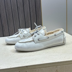 Miumiu 2026秋冬新款蝴蝶结羊羔毛休闲女鞋 缪缪字母logo平底系带圆头防寒保暖乐福鞋 材质鞋面进口小牛皮/进口 Miumiu 2026秋冬新款蝴蝶结羊羔毛休闲女鞋 缪缪字母logo平底系带圆头防寒保暖乐福鞋 材质鞋面进口小牛皮/进口
