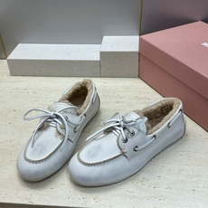 Miumiu 2026秋冬新款蝴蝶结羊羔毛休闲女鞋 缪缪字母logo平底系带圆头防寒保暖乐福鞋 材质鞋面进口小牛皮/进口 Miumiu 2026秋冬新款蝴蝶结羊羔毛休闲女鞋 缪缪字母logo平底系带圆头防寒保暖乐福鞋 材质鞋面进口小牛皮/进口