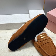 MiuMiu 2026秋冬新款时尚羊羔毛女鞋 缪缪字母logo平底方头拼色防寒保暖乐福鞋 材质鞋面进口羊猄皮+进口羊 MiuMiu 2026秋冬新款时尚羊羔毛女鞋 缪缪字母logo平底方头拼色防寒保暖乐福鞋 材质鞋面进口羊猄皮+进口羊