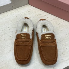 MiuMiu 2026秋冬新款时尚羊羔毛女鞋 缪缪字母logo平底方头拼色防寒保暖乐福鞋 材质鞋面进口羊猄皮+进口羊 MiuMiu 2026秋冬新款时尚羊羔毛女鞋 缪缪字母logo平底方头拼色防寒保暖乐福鞋 材质鞋面进口羊猄皮+进口羊