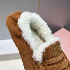 MiuMiu 2026秋冬新款时尚羊羔毛女鞋 缪缪字母logo平底方头拼色防寒保暖乐福鞋 材质鞋面进口羊猄皮+进口羊 MiuMiu 2026秋冬新款时尚羊羔毛女鞋 缪缪字母logo平底方头拼色防寒保暖乐福鞋 材质鞋面进口羊猄皮+进口羊
