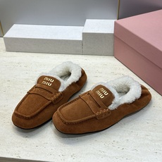 MiuMiu 2026秋冬新款时尚羊羔毛女鞋 缪缪字母logo平底方头拼色防寒保暖乐福鞋 材质鞋面进口羊猄皮+进口羊 MiuMiu 2026秋冬新款时尚羊羔毛女鞋 缪缪字母logo平底方头拼色防寒保暖乐福鞋 材质鞋面进口羊猄皮+进口羊