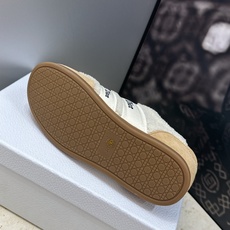 迪奥 Dior 2026秋冬新款Ribbon羊羔毛系带休闲运动女鞋 CD字母logo织带平底圆头拼色防寒保暖阿甘徳训鞋 迪奥 Dior 2026秋冬新款Ribbon羊羔毛系带休闲运动女鞋 CD字母logo织带平底圆头拼色防寒保暖阿甘徳训鞋