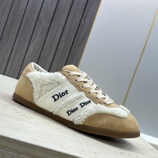 迪奥 Dior 2026秋冬新款Ribbon羊羔毛系带休闲运动女鞋 CD字母logo织带平底圆头拼色防寒保暖阿甘徳训鞋 迪奥 Dior 2026秋冬新款Ribbon羊羔毛系带休闲运动女鞋 CD字母logo织带平底圆头拼色防寒保暖阿甘徳训鞋