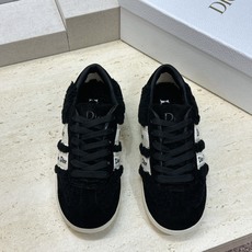 迪奥 Dior 2026秋冬新款Ribbon羊羔毛系带休闲运动女鞋 CD字母logo织带平底圆头拼色防寒保暖阿甘徳训鞋 迪奥 Dior 2026秋冬新款Ribbon羊羔毛系带休闲运动女鞋 CD字母logo织带平底圆头拼色防寒保暖阿甘徳训鞋