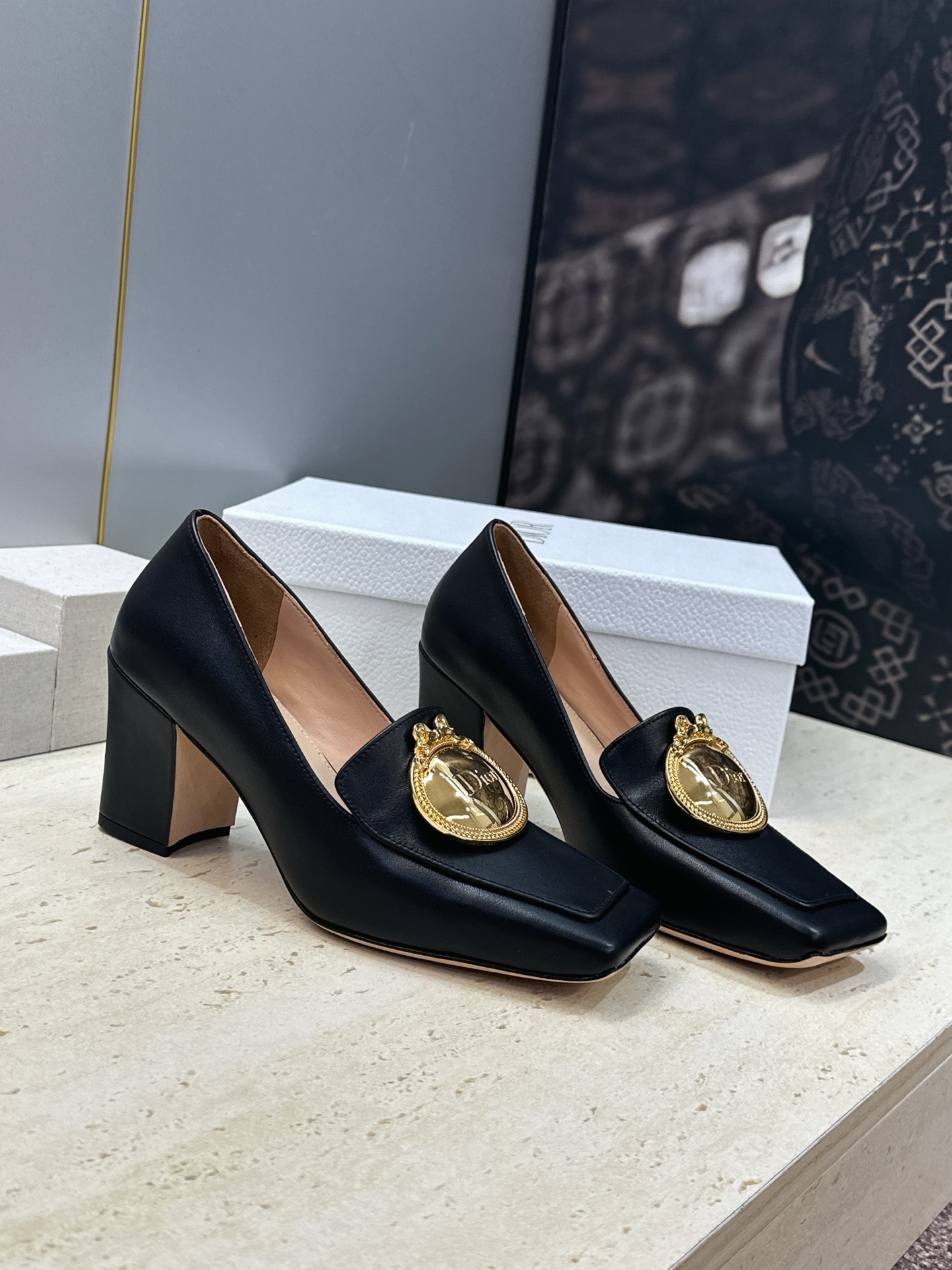 Dior 迪奥2026春夏新款 Medallion粗跟方头玛丽珍芭蕾舞娃娃女鞋 CD字母logo五金扣时尚高跟拼色休闲乐