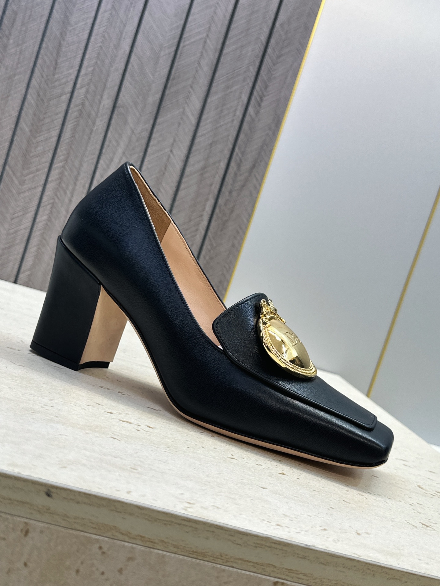 Dior 迪奥2026春夏新款 Medallion粗跟方头玛丽珍芭蕾舞娃娃女鞋 CD字母logo五金扣时尚高跟拼色休闲乐 Dior 迪奥2026春夏新款 Medallion粗跟方头玛丽珍芭蕾舞娃娃女鞋 CD字母logo五金扣时尚高跟拼色休闲乐