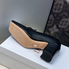 Dior 迪奥2026春夏新款 Medallion粗跟方头玛丽珍芭蕾舞娃娃女鞋 CD字母logo五金扣时尚高跟拼色休闲乐 Dior 迪奥2026春夏新款 Medallion粗跟方头玛丽珍芭蕾舞娃娃女鞋 CD字母logo五金扣时尚高跟拼色休闲乐