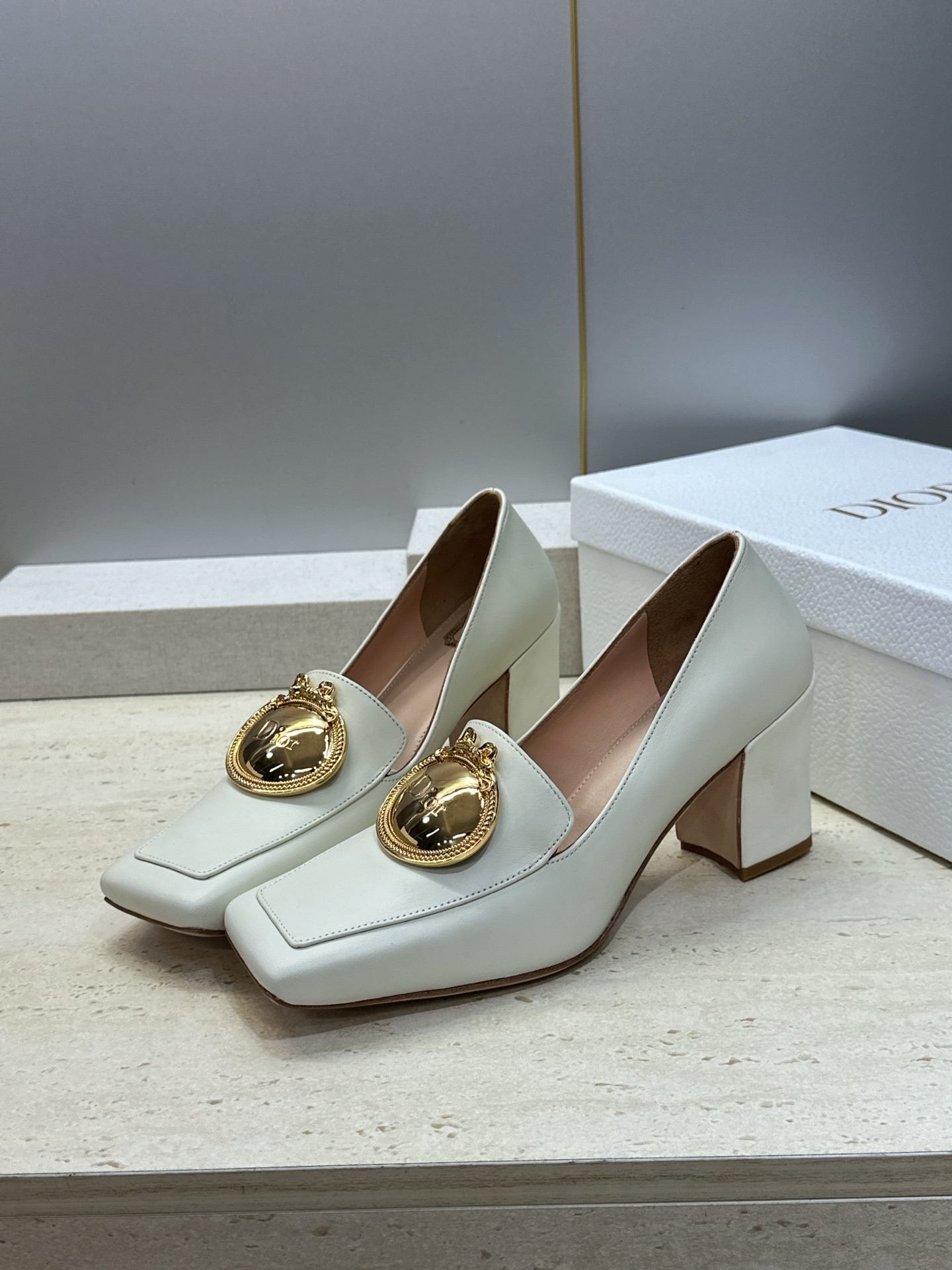 Dior 迪奥2026春夏新款 Medallion粗跟方头玛丽珍芭蕾舞娃娃女鞋 CD字母logo五金扣时尚高跟拼色休闲乐