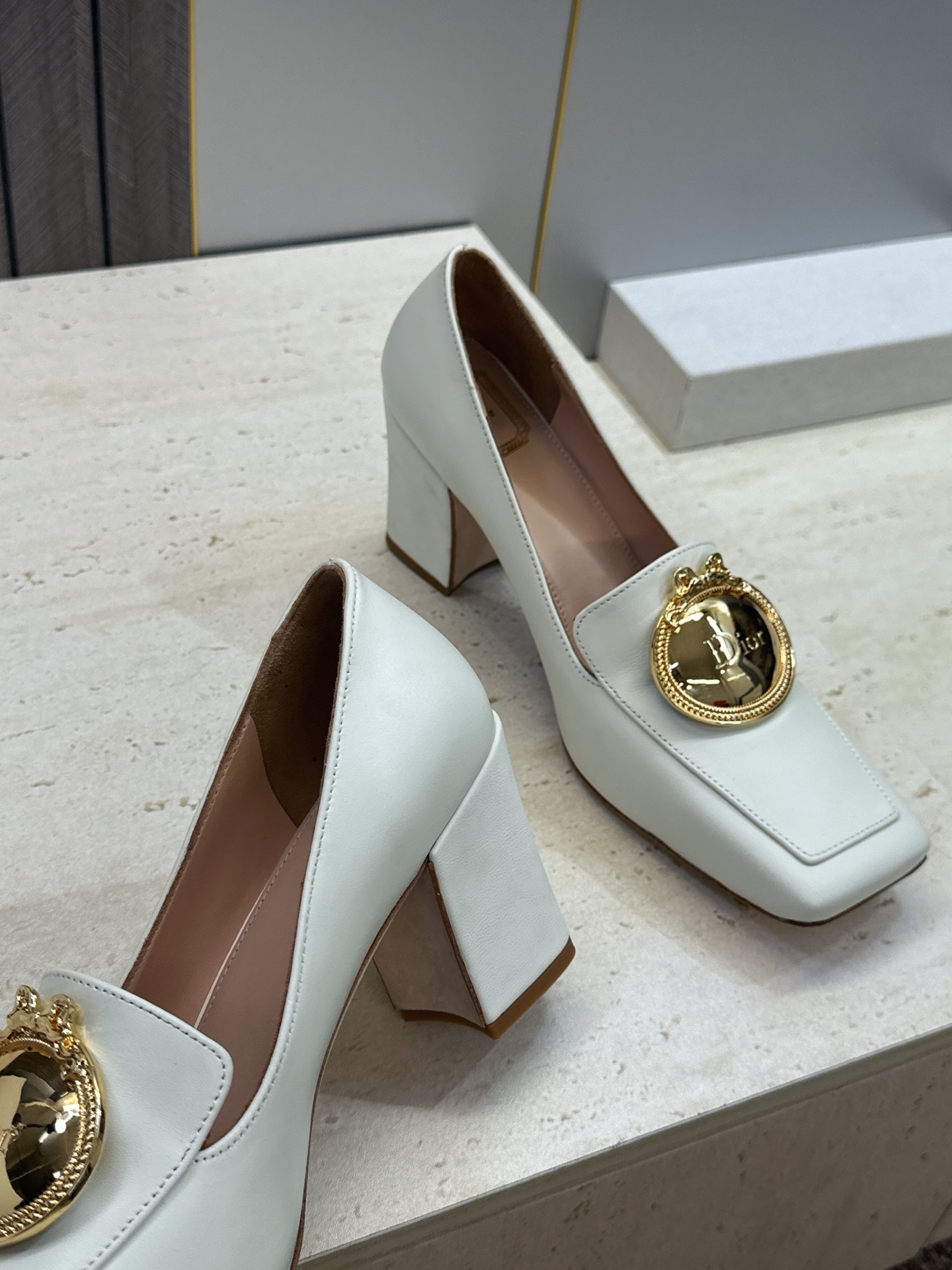 Dior 迪奥2026春夏新款 Medallion粗跟方头玛丽珍芭蕾舞娃娃女鞋 CD字母logo五金扣时尚高跟拼色休闲乐