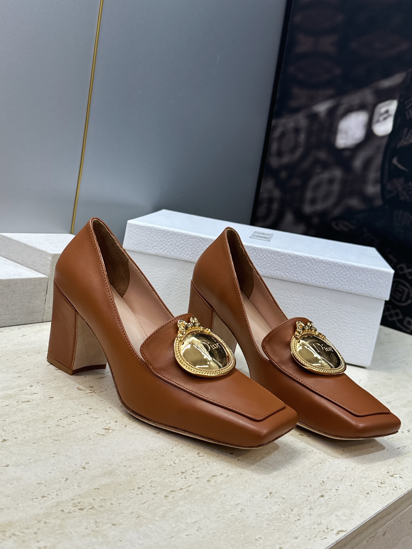 Dior 迪奥2026春夏新款 Medallion粗跟方头玛丽珍芭蕾舞娃娃女鞋 CD字母logo五金扣时尚高跟拼色休闲乐