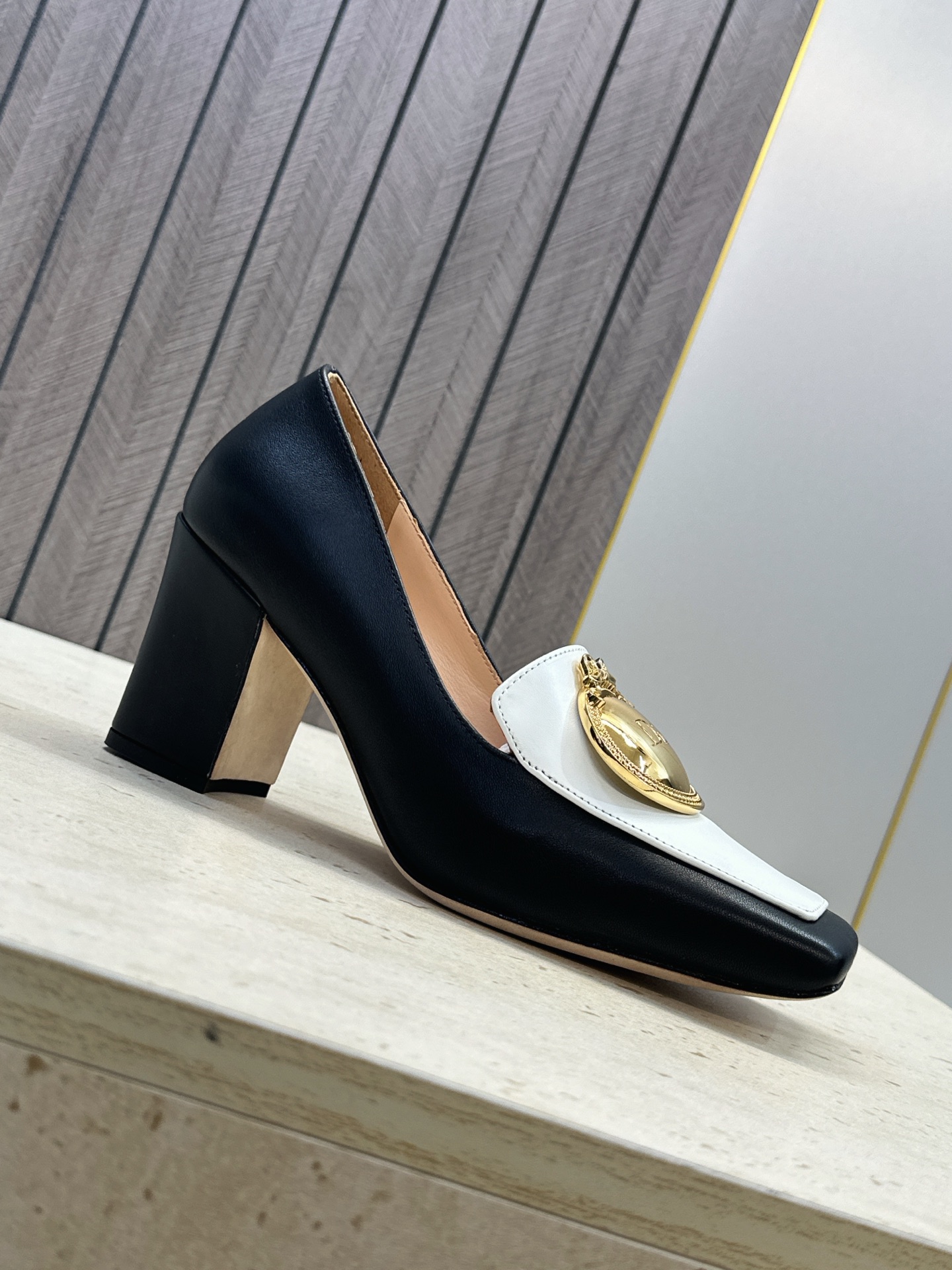 Dior 迪奥2026春夏新款 Medallion粗跟方头玛丽珍芭蕾舞娃娃女鞋 CD字母logo五金扣时尚高跟拼色休闲乐