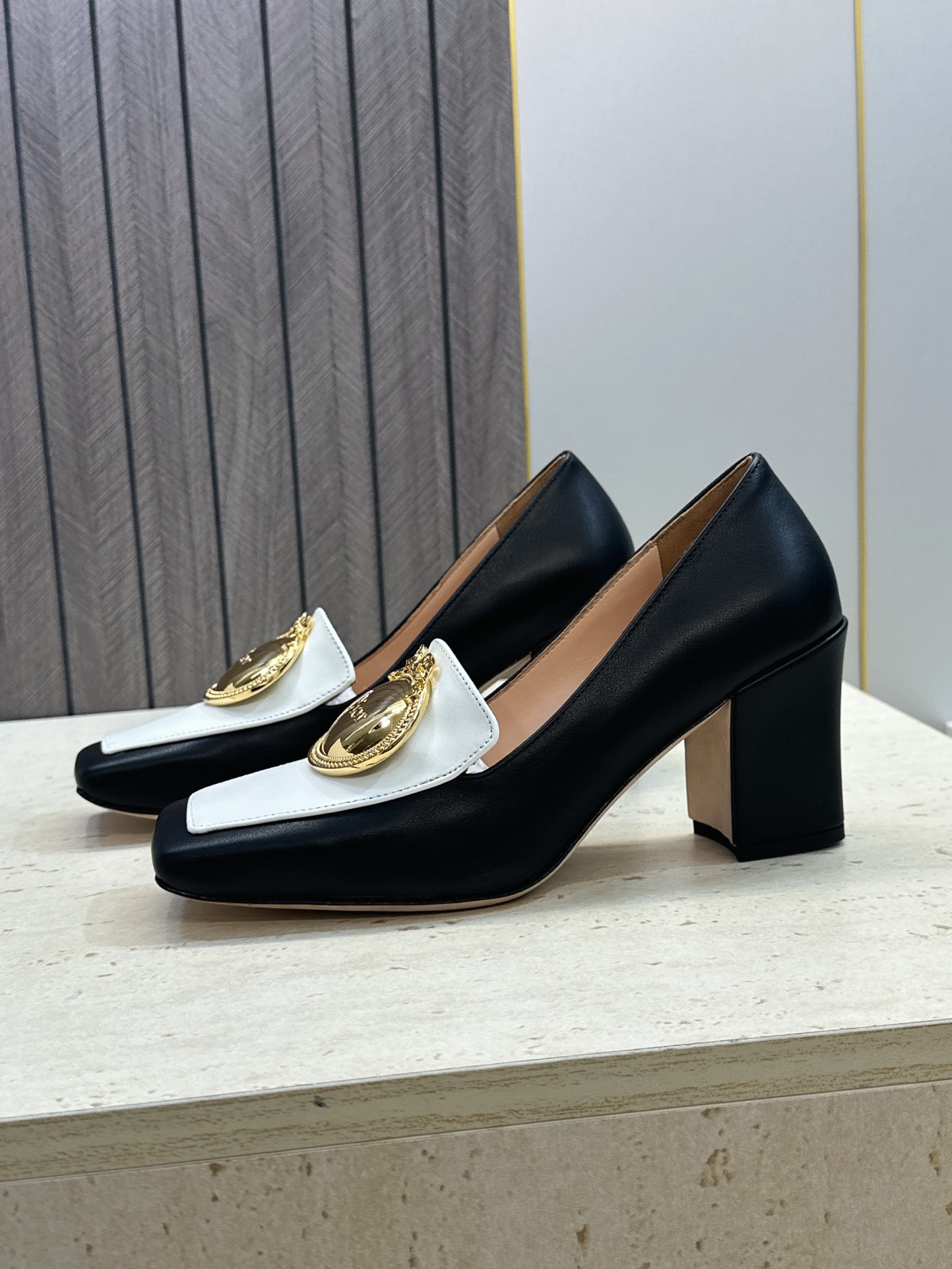 Dior 迪奥2026春夏新款 Medallion粗跟方头玛丽珍芭蕾舞娃娃女鞋 CD字母logo五金扣时尚高跟拼色休闲乐