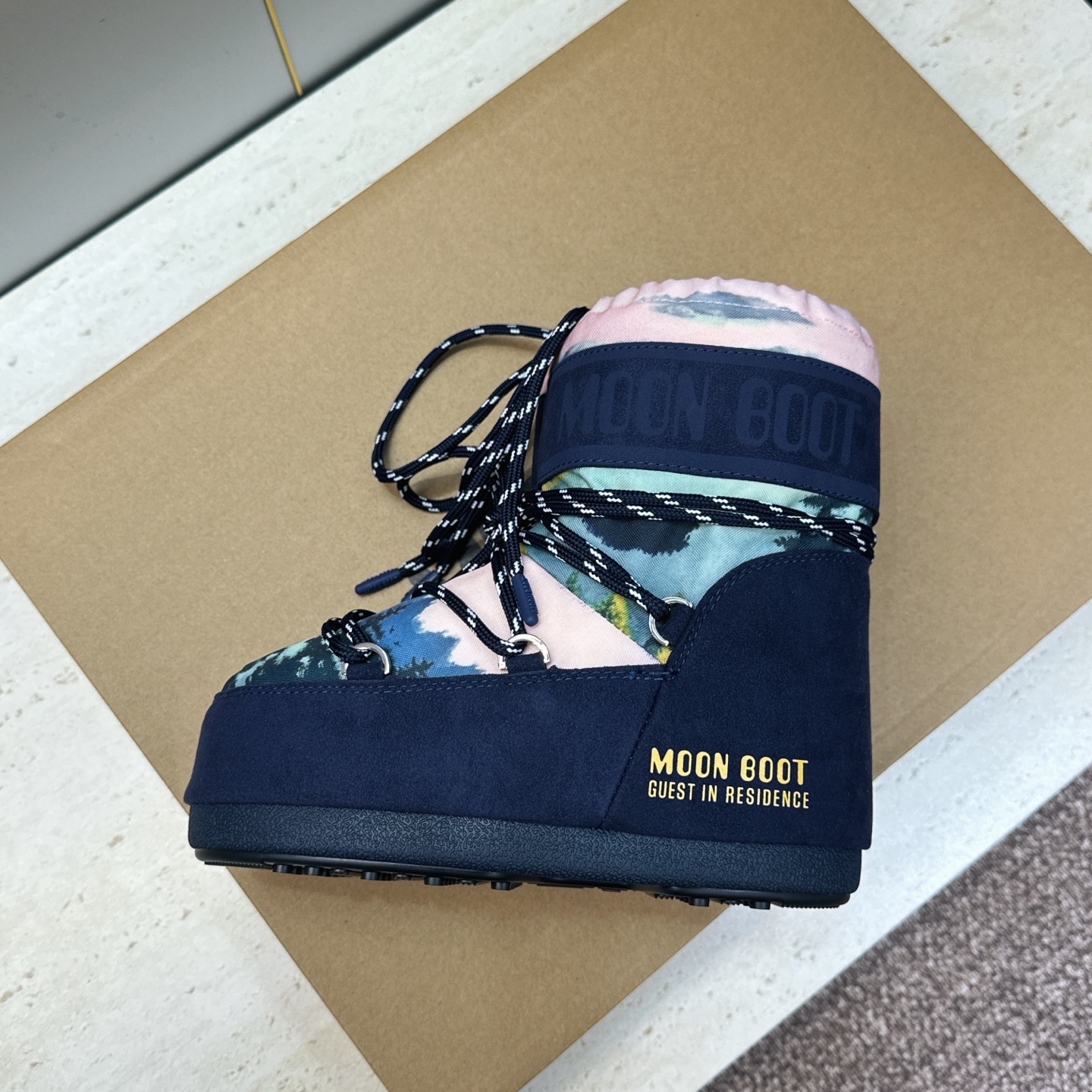 MOON BOOT 2026秋冬新款情侣新款时尚系带拼色女短靴 Park Soulmate 防寒保暖羽绒平底圆头雪地靴 MOON BOOT 2026秋冬新款情侣新款时尚系带拼色女短靴 Park Soulmate 防寒保暖羽绒平底圆头雪地靴