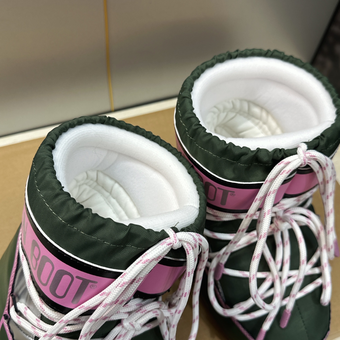 MOON BOOT 2026秋冬新款情侣新款时尚系带拼色女短靴 Park Soulmate 防寒保暖羽绒平底圆头雪地靴 MOON BOOT 2026秋冬新款情侣新款时尚系带拼色女短靴 Park Soulmate 防寒保暖羽绒平底圆头雪地靴