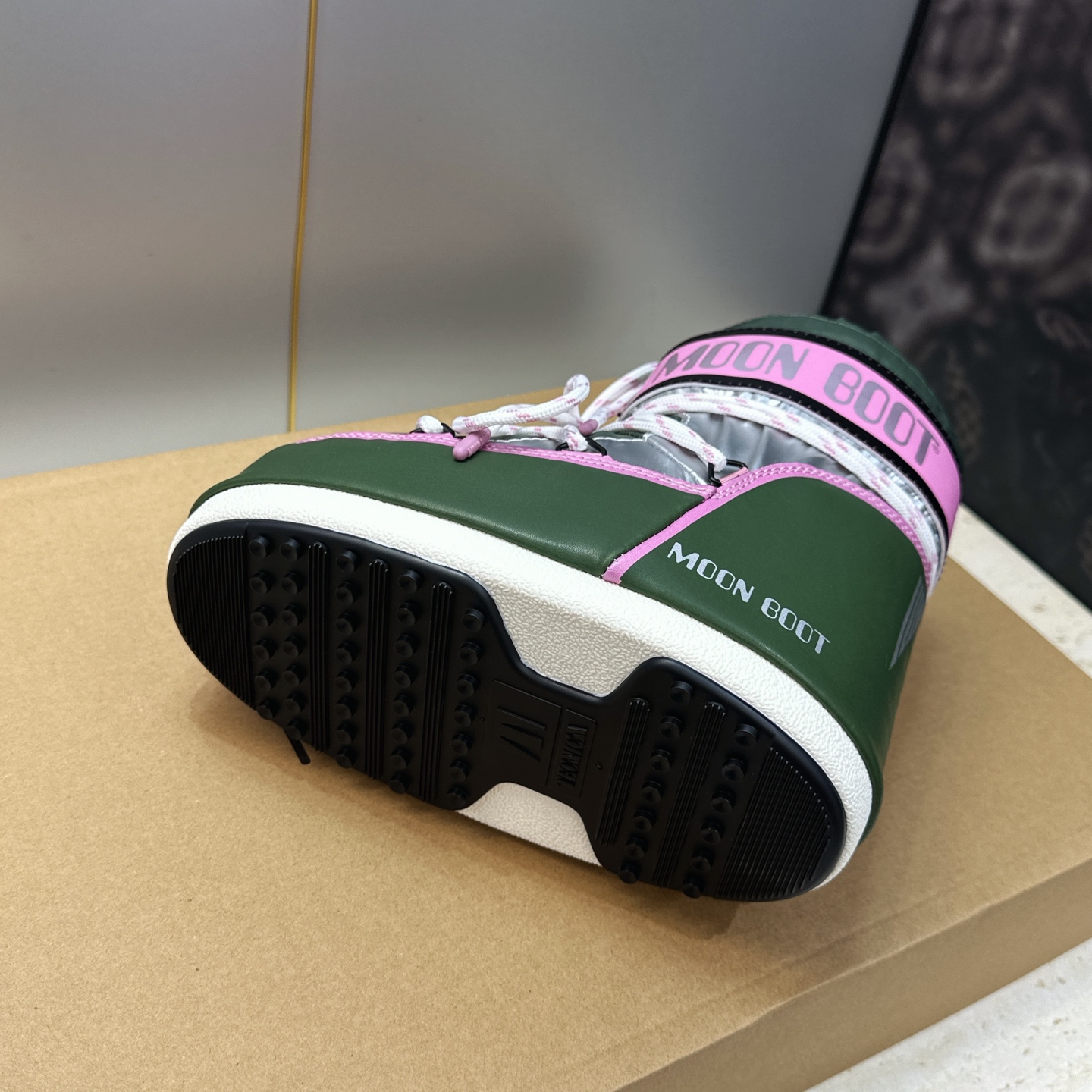 MOON BOOT 2026秋冬新款情侣新款时尚系带拼色女短靴 Park Soulmate 防寒保暖羽绒平底圆头雪地靴 MOON BOOT 2026秋冬新款情侣新款时尚系带拼色女短靴 Park Soulmate 防寒保暖羽绒平底圆头雪地靴