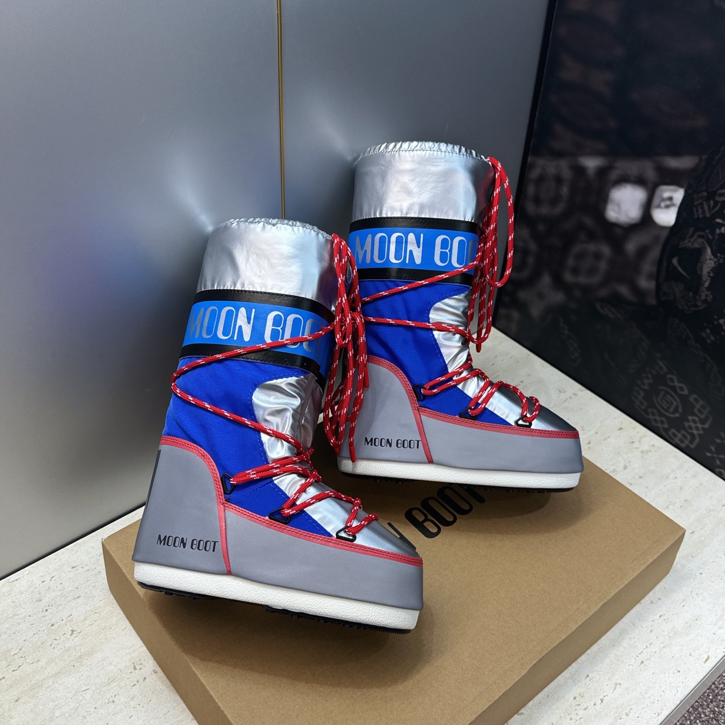 MOON BOOT 2026秋冬新款情侣新款时尚系带拼色中筒女靴 Park Soulmate 防寒保暖羽绒平底圆头雪地 MOON BOOT 2026秋冬新款情侣新款时尚系带拼色中筒女靴 Park Soulmate 防寒保暖羽绒平底圆头雪地