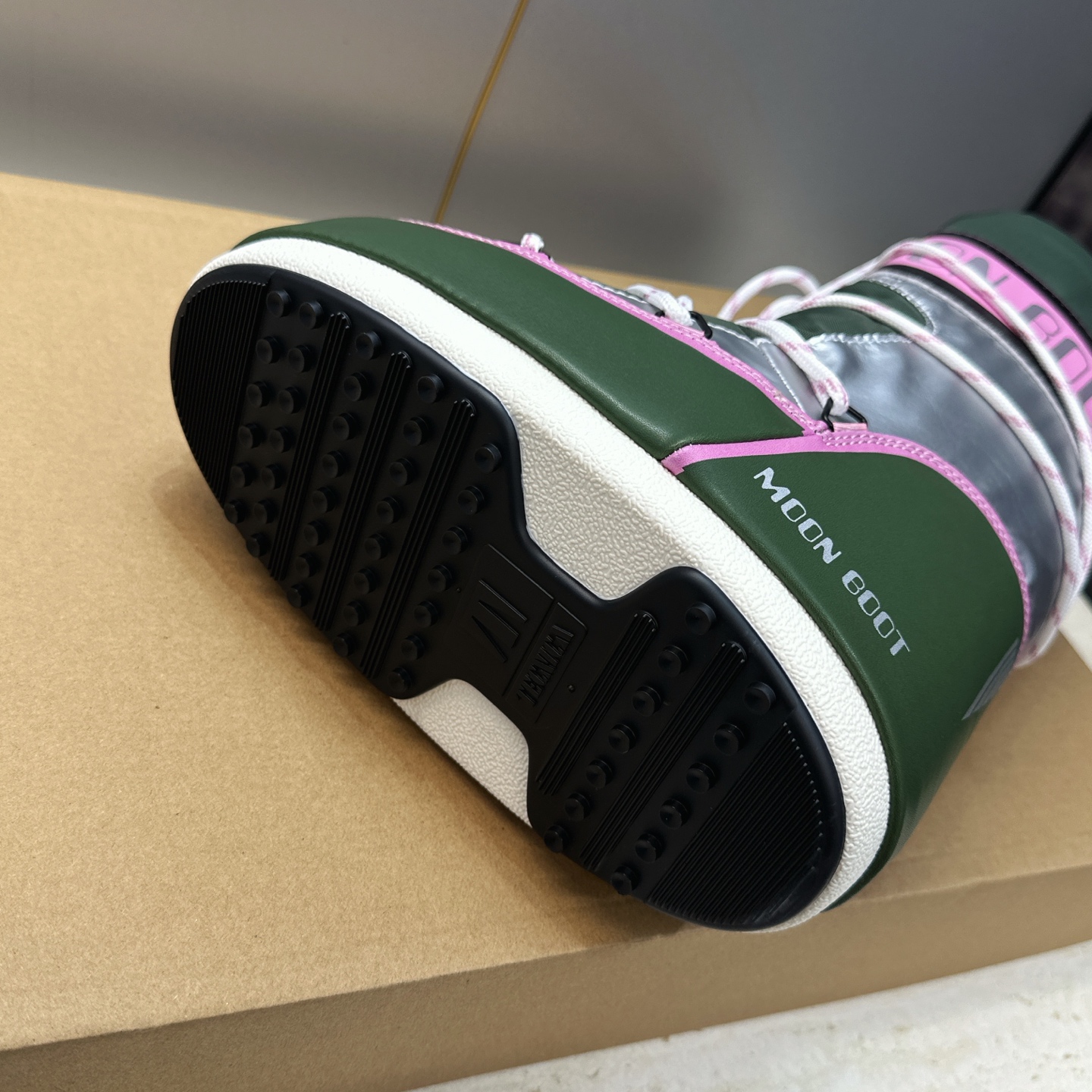 MOON BOOT 2026秋冬新款情侣新款时尚系带拼色中筒女靴 Park Soulmate 防寒保暖羽绒平底圆头雪地 MOON BOOT 2026秋冬新款情侣新款时尚系带拼色中筒女靴 Park Soulmate 防寒保暖羽绒平底圆头雪地