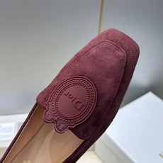 顶级版 迪奥 Dior 2026秋冬新款Medaillon 时尚休闲乐福女鞋 CD字母logo立体徽章刺绣平底方头单鞋 顶级版 迪奥 Dior 2026秋冬新款Medaillon 时尚休闲乐福女鞋 CD字母logo立体徽章刺绣平底方头单鞋