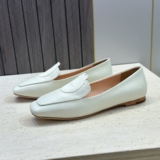 顶级版 迪奥 Dior 2026秋冬新款Medaillon 时尚休闲乐福女鞋 CD字母logo立体徽章刺绣平底方头单鞋 顶级版 迪奥 Dior 2026秋冬新款Medaillon 时尚休闲乐福女鞋 CD字母logo立体徽章刺绣平底方头单鞋