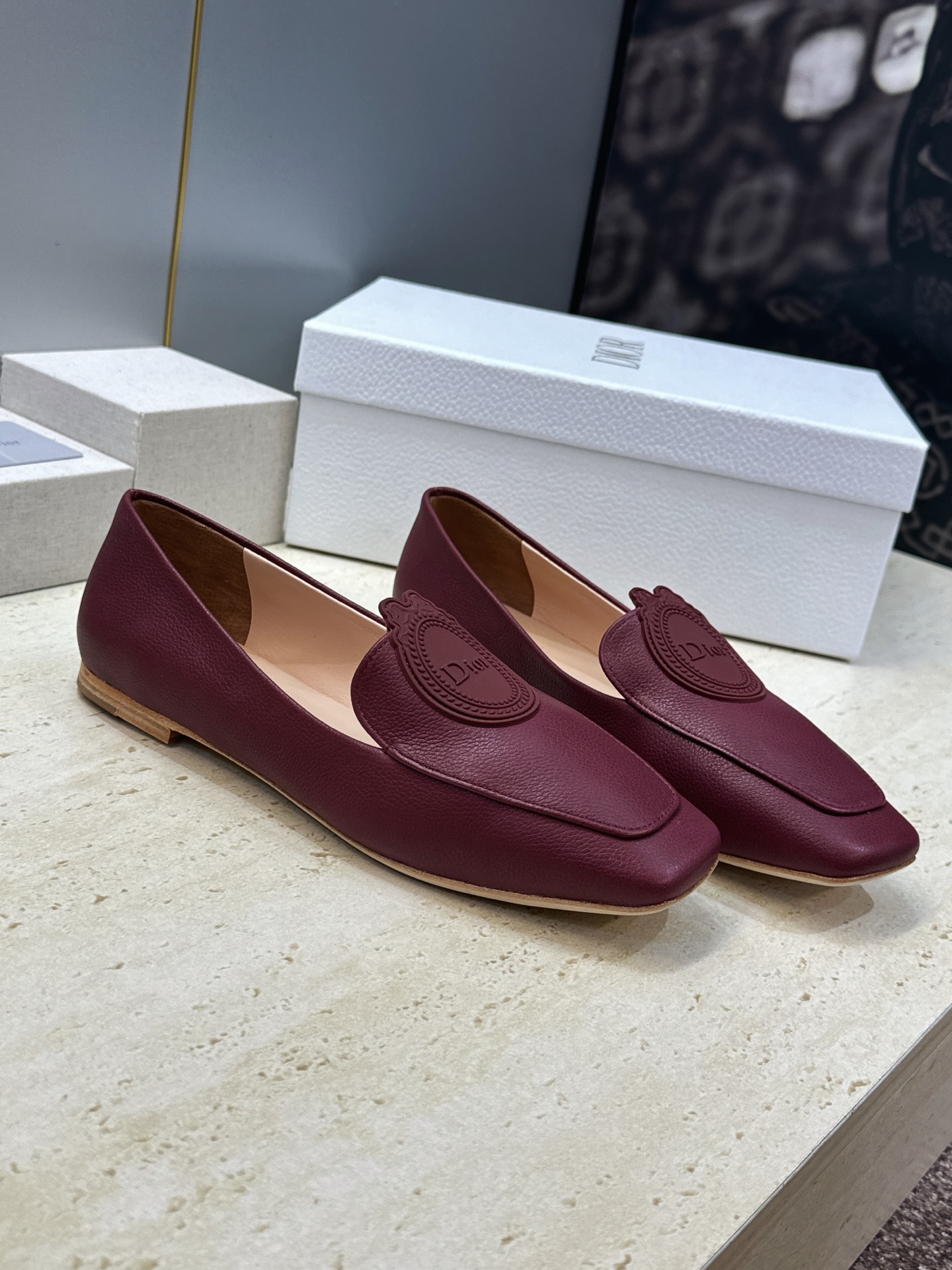 顶级版 迪奥 Dior 2026秋冬新款Medaillon 时尚休闲乐福女鞋 CD字母logo立体徽章刺绣平底方头单鞋 