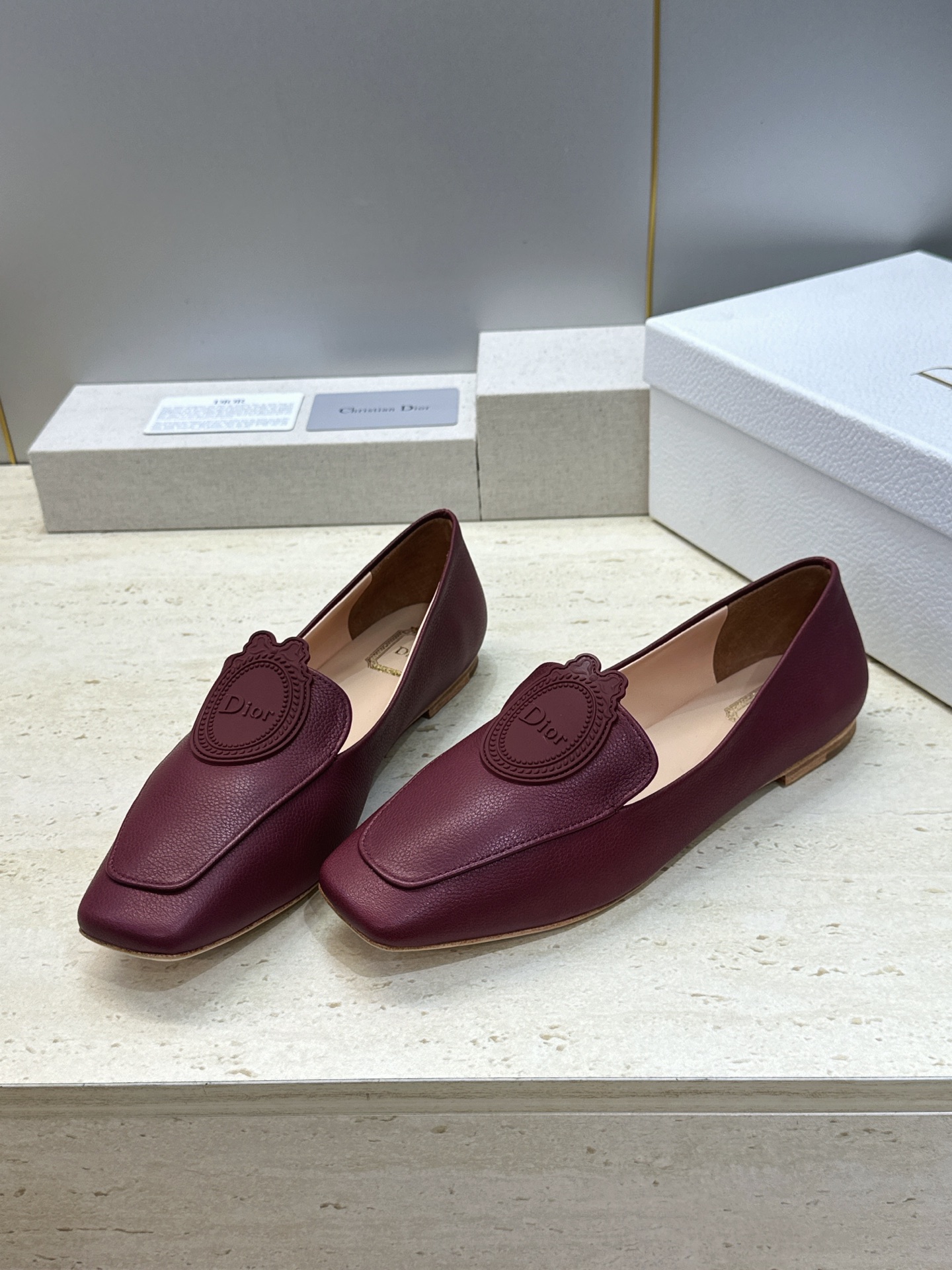 顶级版 迪奥 Dior 2026秋冬新款Medaillon 时尚休闲乐福女鞋 CD字母logo立体徽章刺绣平底方头单鞋 