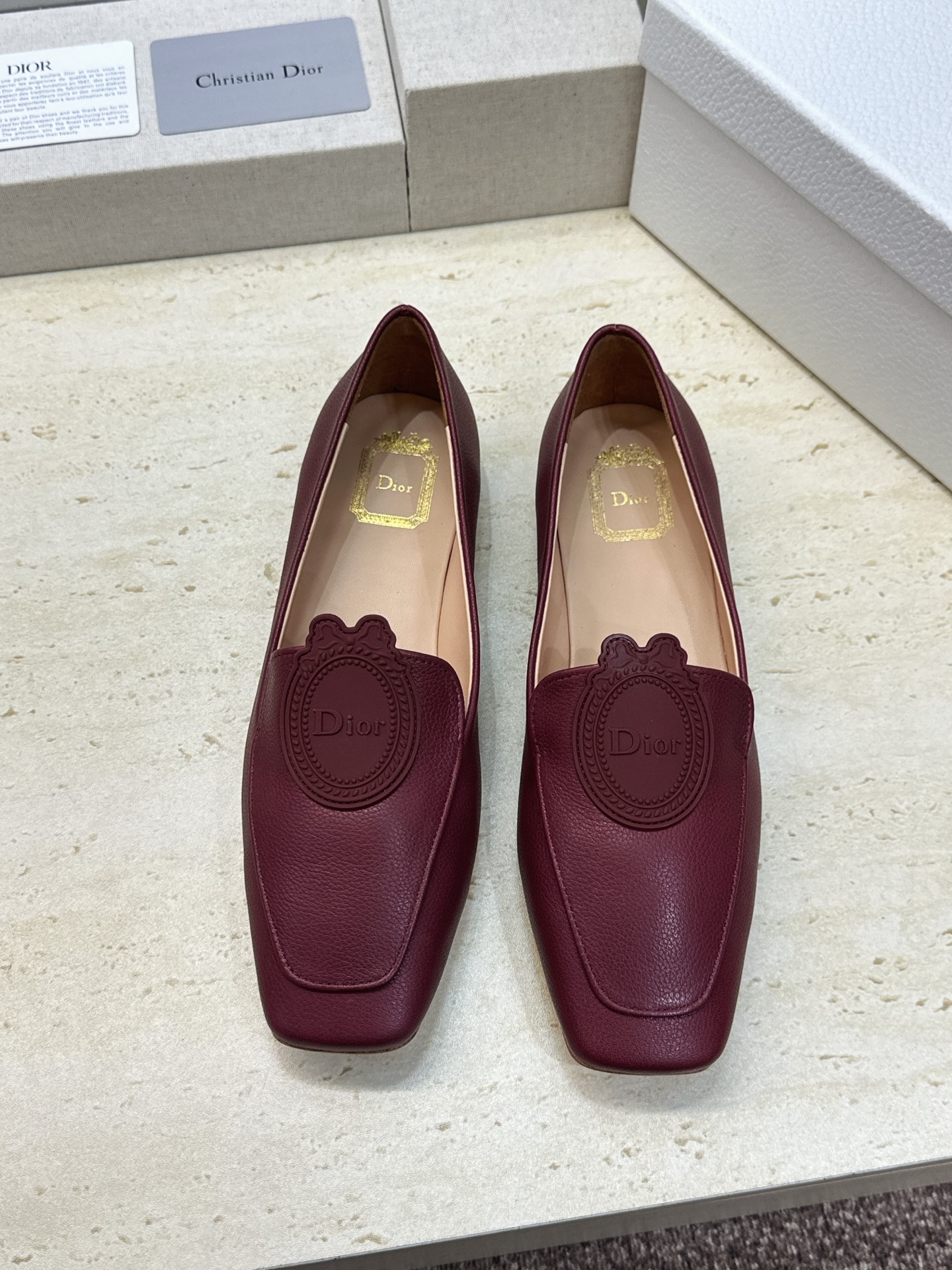 顶级版 迪奥 Dior 2026秋冬新款Medaillon 时尚休闲乐福女鞋 CD字母logo立体徽章刺绣平底方头单鞋 