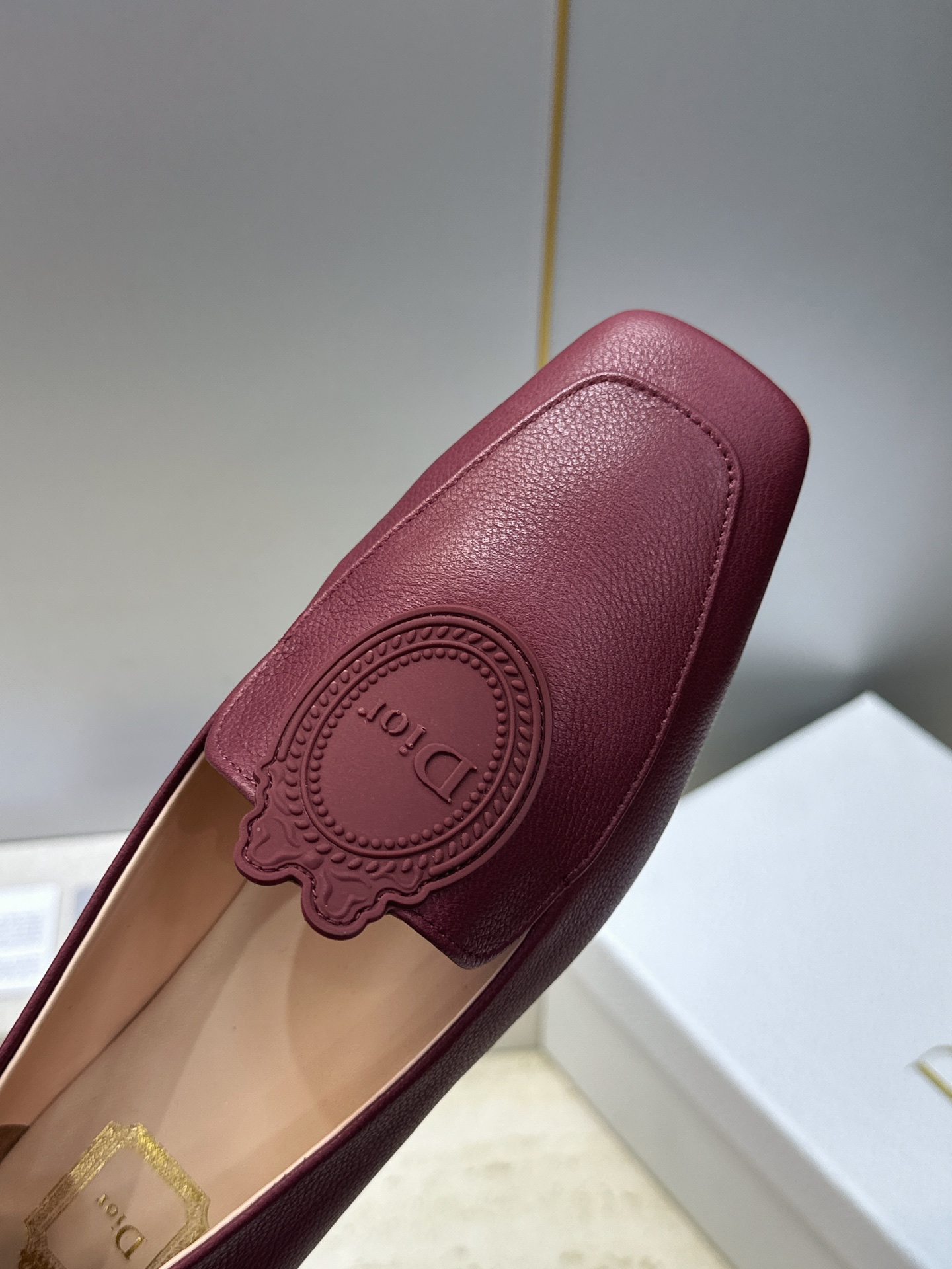 顶级版 迪奥 Dior 2026秋冬新款Medaillon 时尚休闲乐福女鞋 CD字母logo立体徽章刺绣平底方头单鞋 