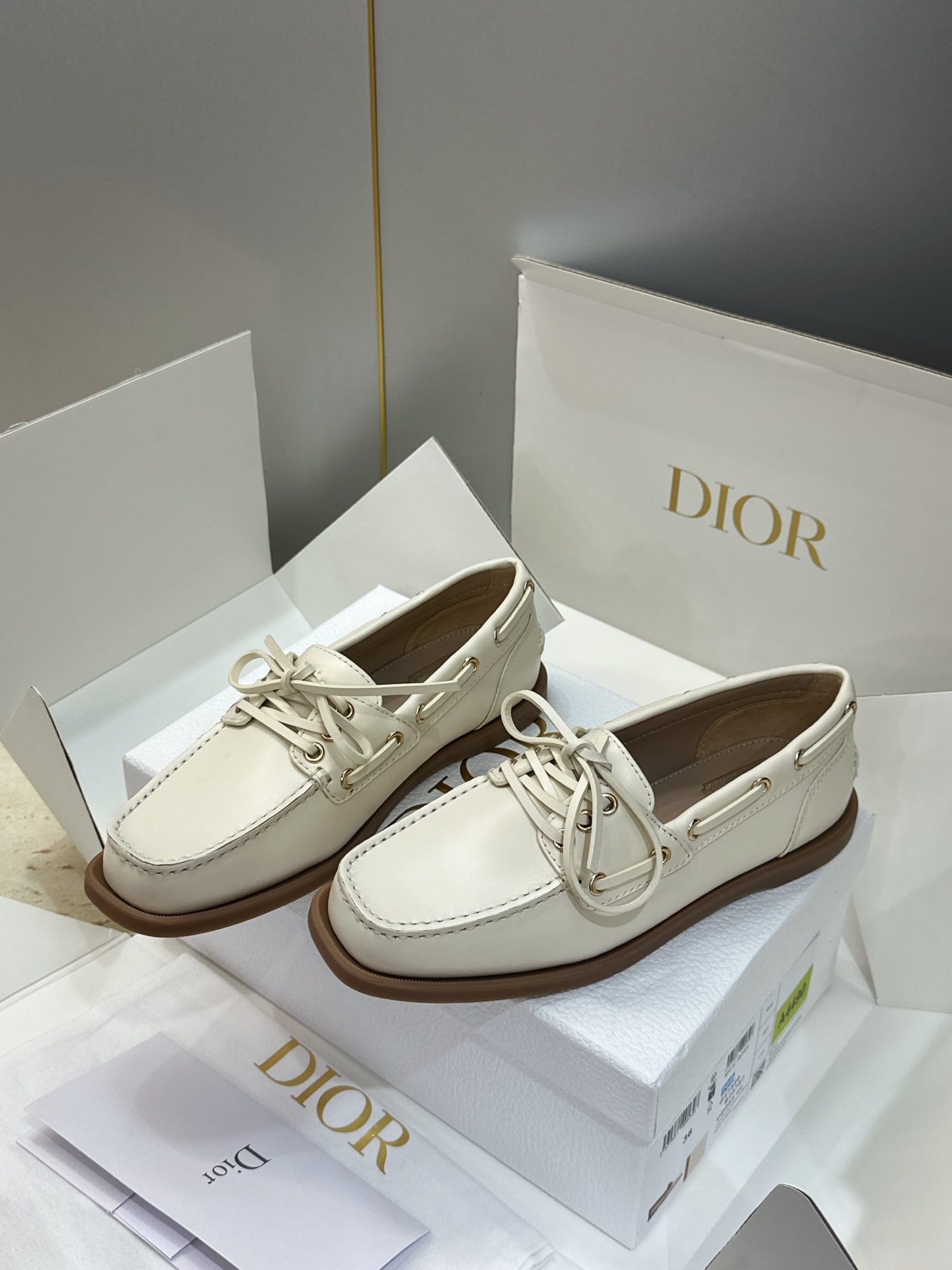 (配全套飞机盒) 莞货 代购级 Dior 迪奥2026秋冬新款 Archie 平底方头系带女船鞋 CD字母logo五金扣