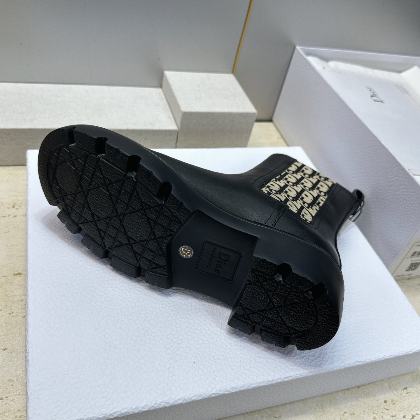 Dior 迪奥2026秋冬新款D-Quest系列切尔西弹力女短靴 明星同款CD字母logo低跟厚底圆头一脚蹬机车骑士靴 